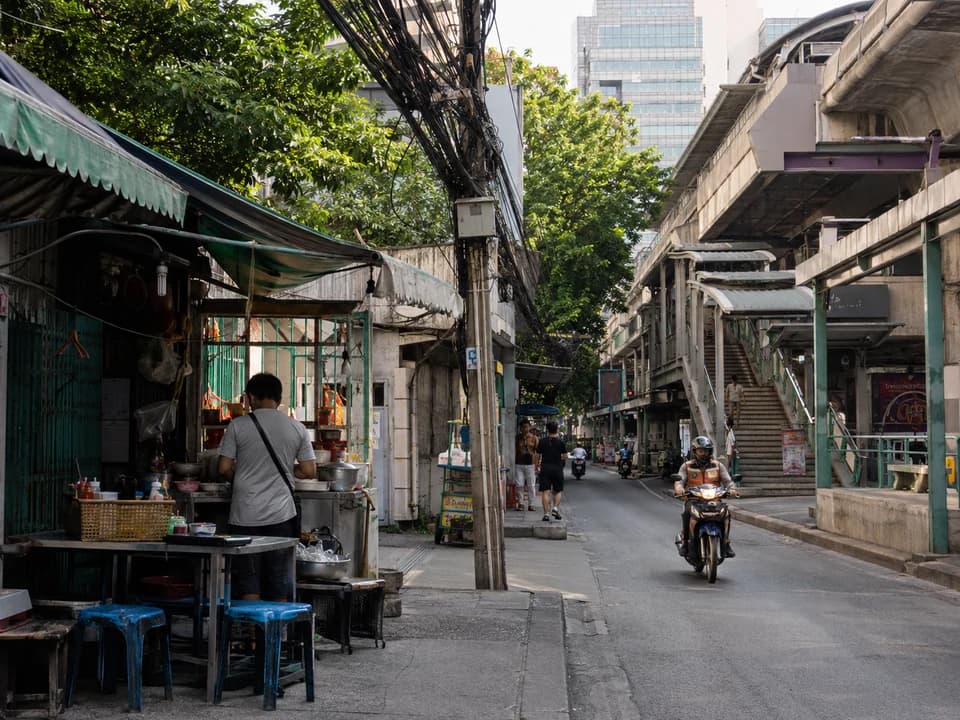 曼谷清晨街区气氛